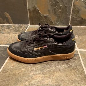 Men’s size 9 retro Reebok shoes